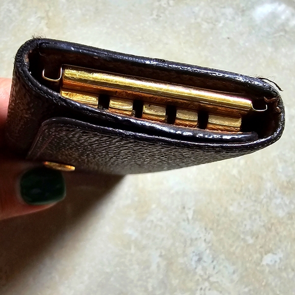 Louis Vuitton Monogram 4 Key Holder, EUC - Picture 4 of 9